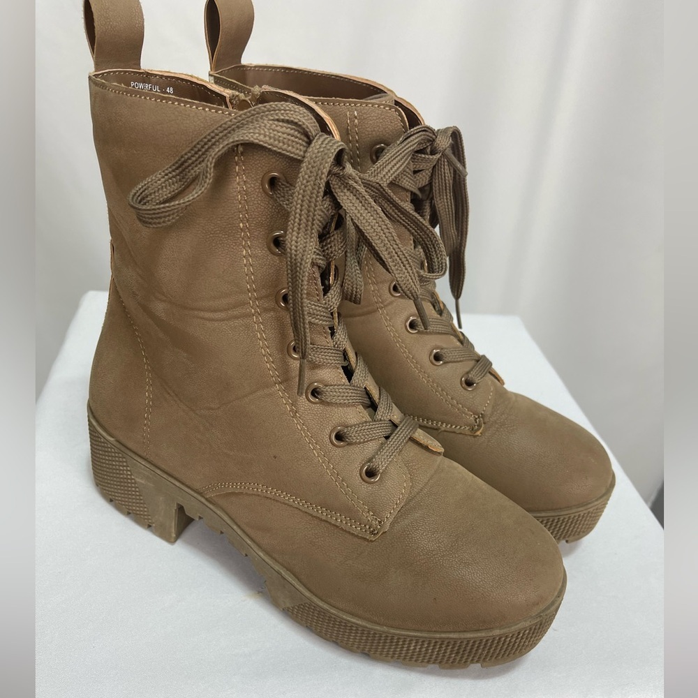 Rouge helium Light brown soft heeled lace up side zipper combat boots 7.5